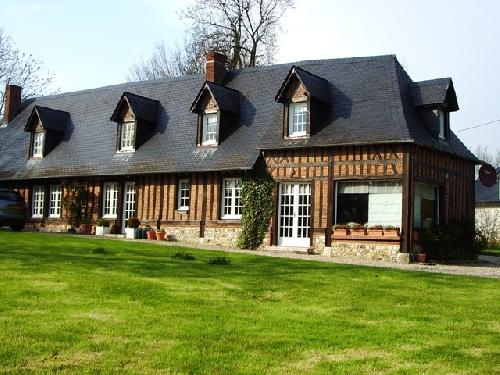 Maison normande sur 5200 m² en excellent état TCampagne Yvetot, 76, Saint Clair sur les Monts Dans un environnement privilégié, à la campagne