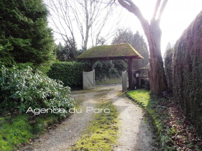 maison de caractère à vendre, de 220 m² env, sur un agréable jardin de 1700 m² env avec un garage, aux environs de Rouen