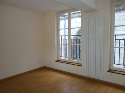 Appartement F2, en très bon état, à louer à  CAUDEBEC EN CAUX, plein centre, Vallée de Seine, 76